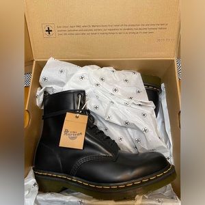 Size 10 in Men’s. Size 11 in Women’s. Brand new.